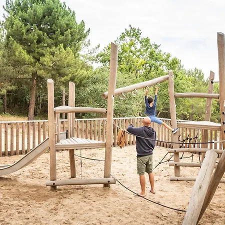 Huttopia مكان تخييم آركاشو